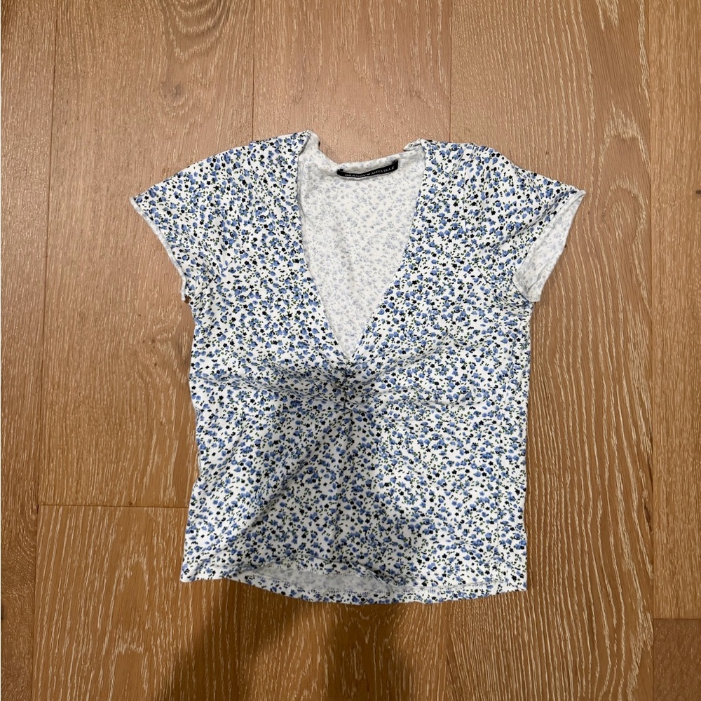 V-neck Tshirt